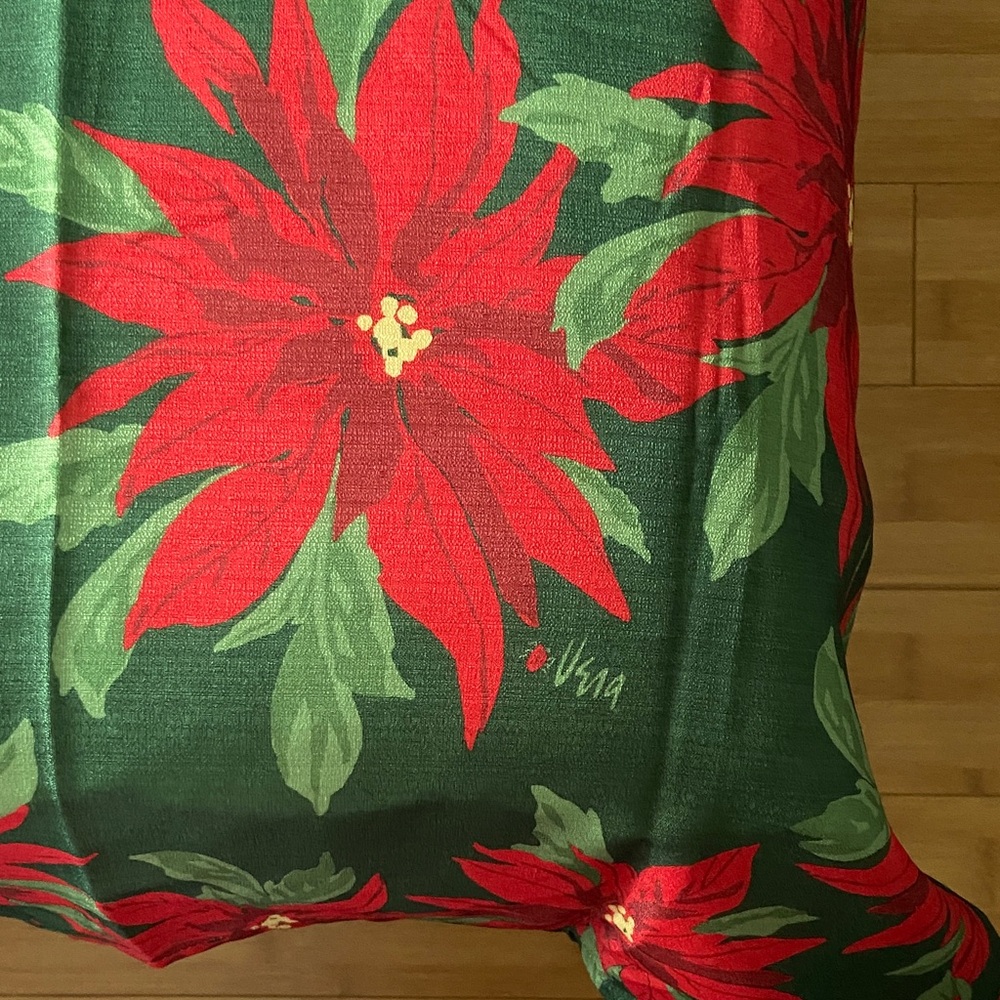 Vera Neumann Tablecloth Red Poinsettia Holiday Christmas Oblong 52X70 NEW - Picture 7 of 7